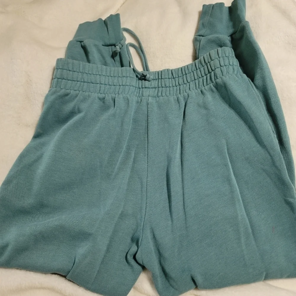 Victoria Secret Women’s On Point Pants Size Medium Sage Green Joggers Sweatpants